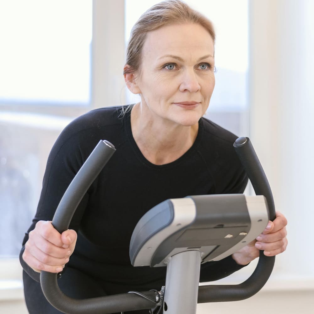 Vélo d'appartement pour seniors : faire le bon choix